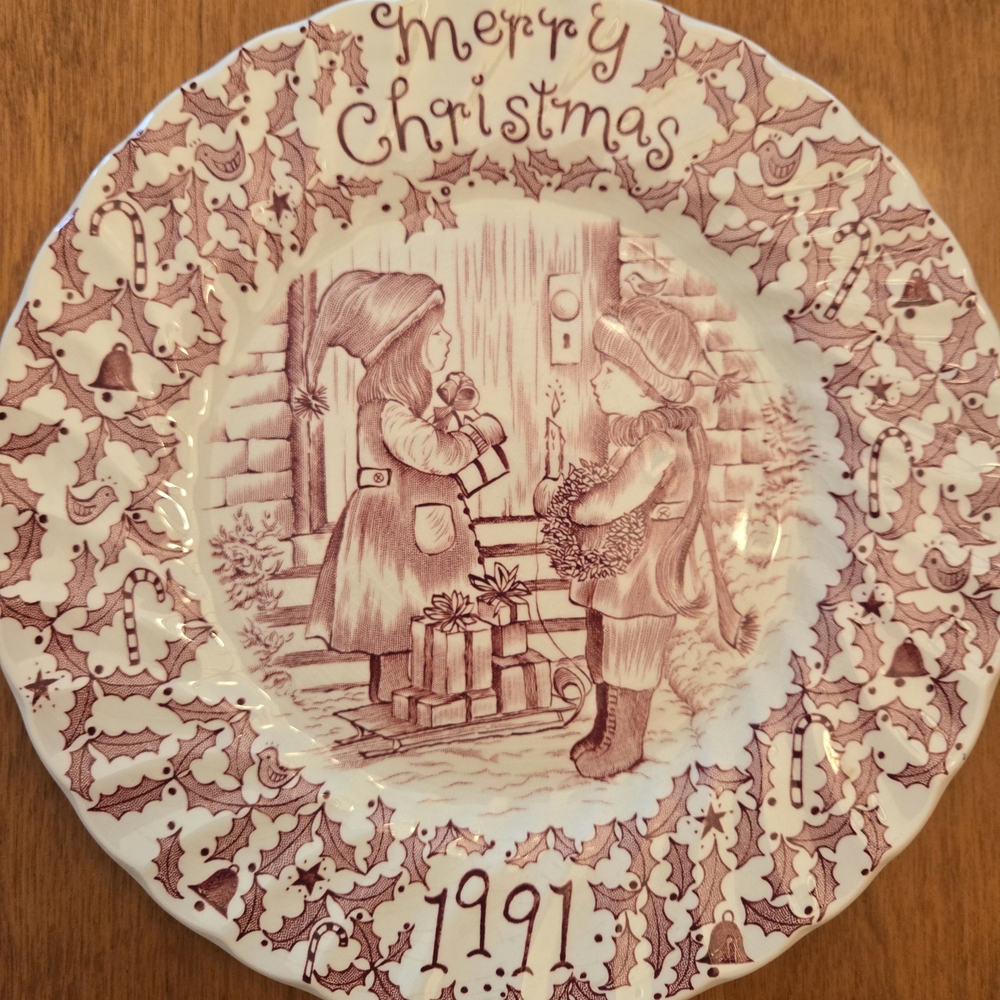1991 Royal Crownford Christmas Decorative Plate